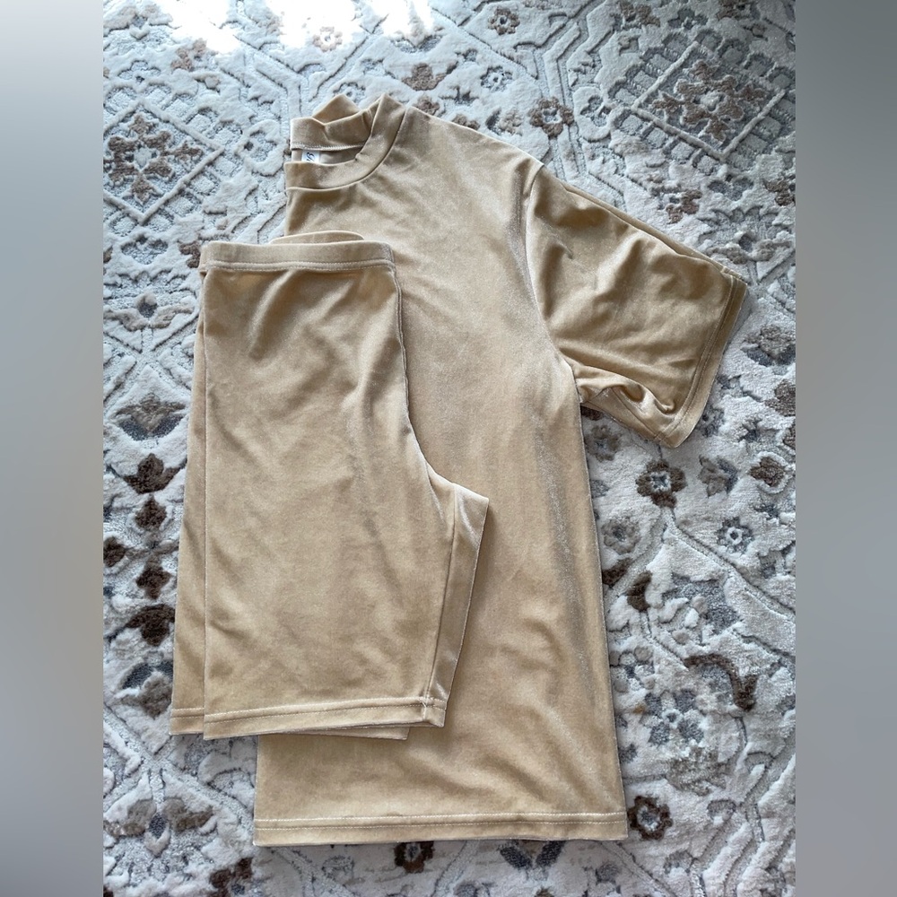 Velour Cream Top and Shorts Set. Size Medium.